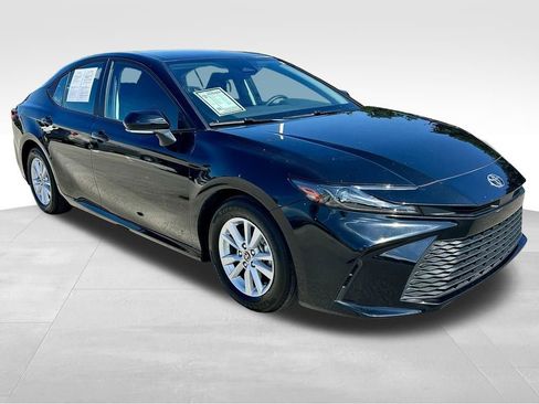 Used 2025 Toyota Camry LE FWD image 3