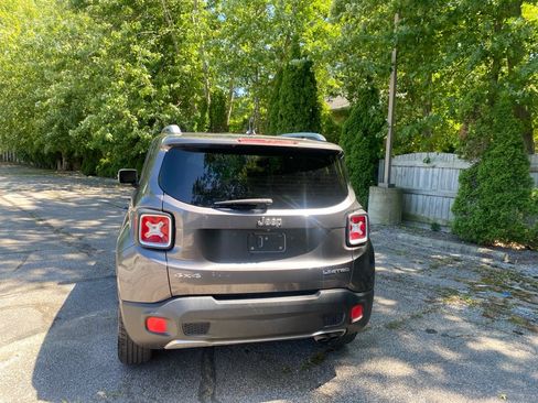 Used 2017 Jeep Renegade Limited AWD/4WD image 4