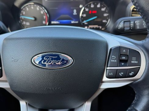 Used 2022 Ford Explorer XLT w/ Equipment Group 202A image 18