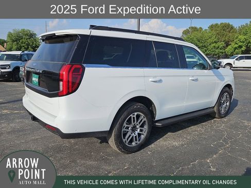 Used 2025 Ford Expedition Active AWD/4WD image 12