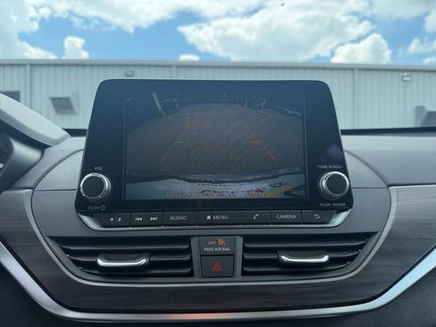 Used 2025 Nissan Altima 2.5 SV FWD image 23