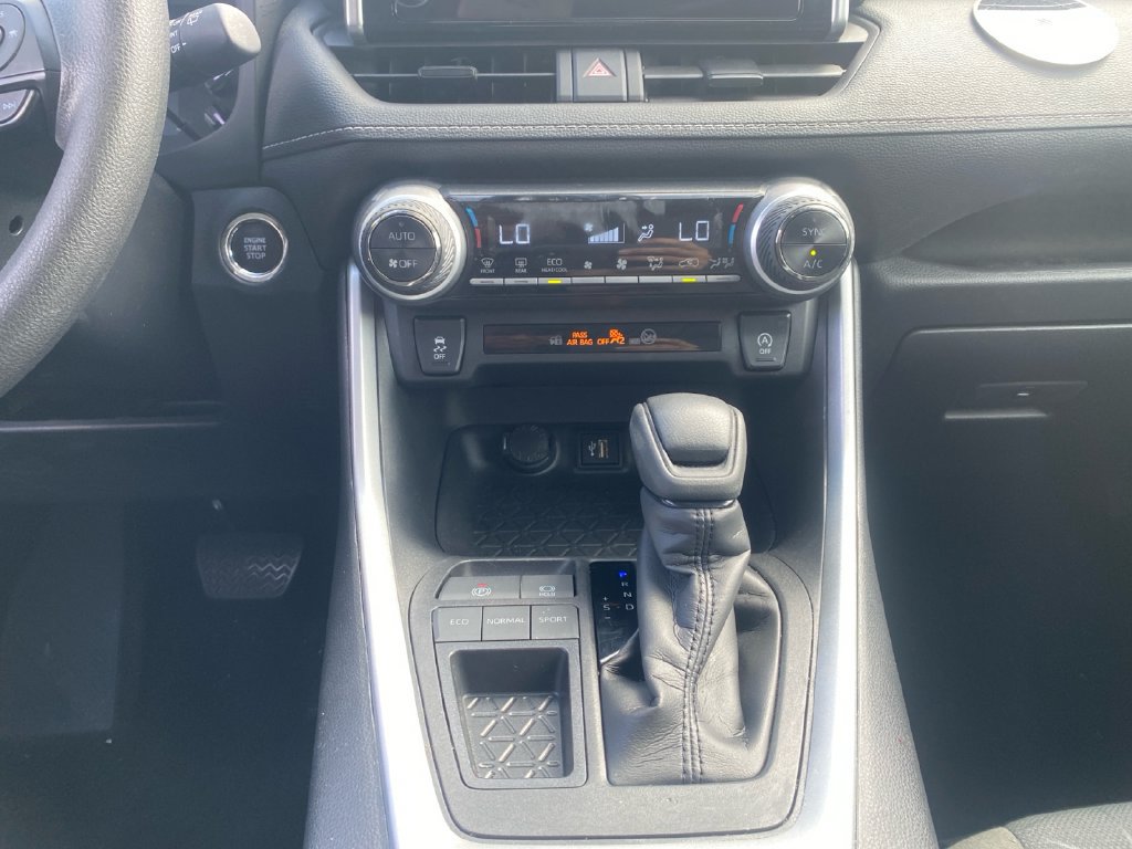 Used 2024 Toyota RAV4 XLE w/ Convenience Package FWD image 11
