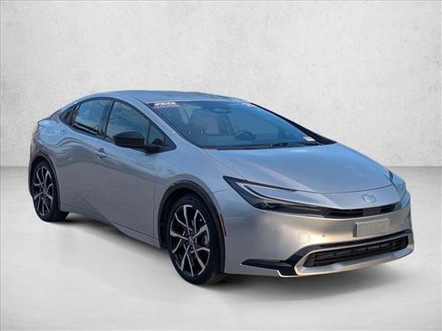 Used 2023 Toyota Prius Prime FWD image 3