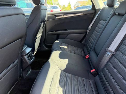 Used 2016 Ford Fusion SE w/ SE Cold Weather Package FWD image 12