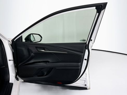 Used 2025 Toyota Camry LE image 32