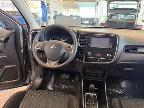 Used 2020 Mitsubishi Outlander ES FWD image 26