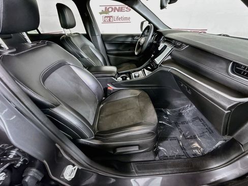 Used 2023 Jeep Grand Cherokee L Laredo AWD/4WD image 33