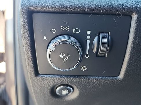 Used 2017 Jeep Grand Cherokee Limited image 35