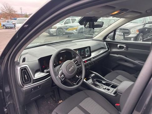 Used 2025 Kia Sorento LX image 10