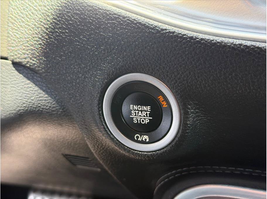 Used 2019 Dodge Challenger R/T RWD image 16