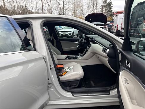 Used 2024 Genesis G70 2.5T image 10