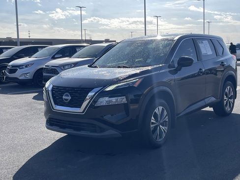 Used 2023 Nissan Rogue SV image 3