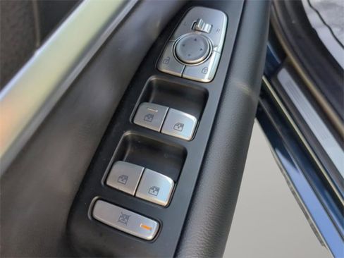 Used 2025 Genesis G70 2.5T image 44