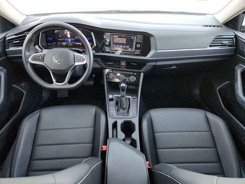 Certified 2024 Volkswagen Jetta SE image 11