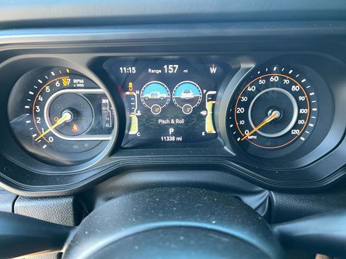 Used 2025 Jeep Gladiator Mojave AWD/4WD image 17