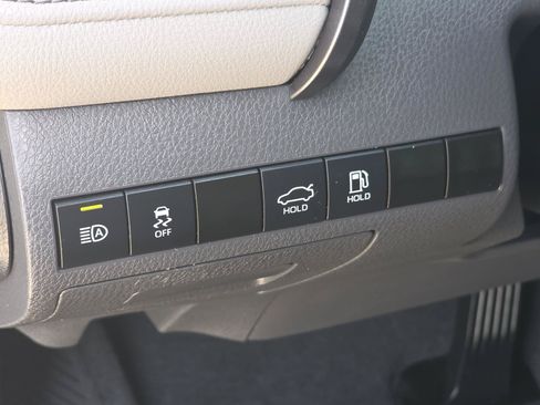 Used 2021 Toyota Camry SE FWD image 21
