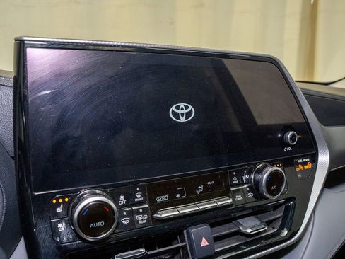 Used 2023 Toyota Highlander Platinum image 15