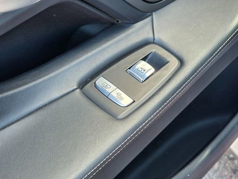 Used 2020 BMW 750i xDrive w/ M Sport Package image 28