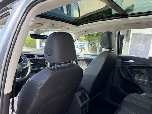 Used 2023 Volkswagen Tiguan SE w/ Panoramic Sunroof Package AWD/4WD image 17