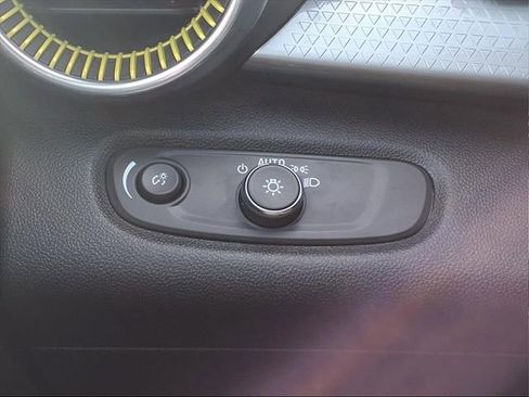 Used 2024 Chevrolet Trax LT image 27