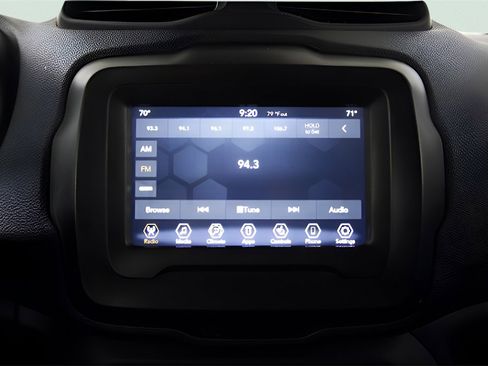 Used 2018 Jeep Renegade Latitude w/ Safety & Security Group image 12