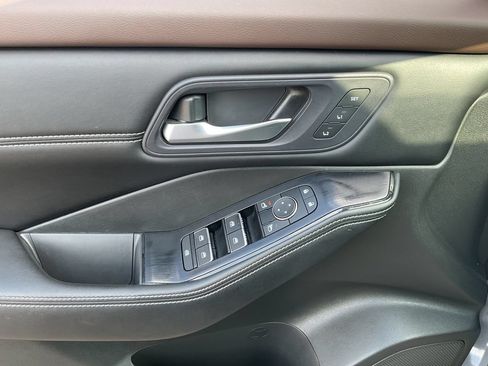 Used 2023 Nissan Rogue SL w/ SL Premium Package FWD image 21