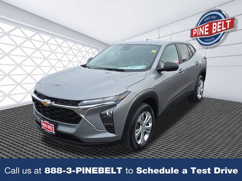 Certified 2024 Chevrolet Trax LS w/ Driver Confidence Package image 1