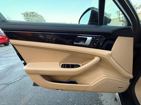 Used 2018 Porsche Panamera 4S image 21