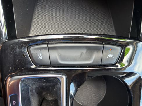 Used 2025 Chevrolet Trax LT FWD image 29