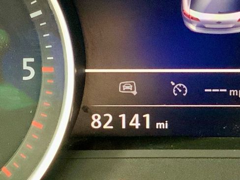 Used 2016 Volkswagen Touareg TDI image 38