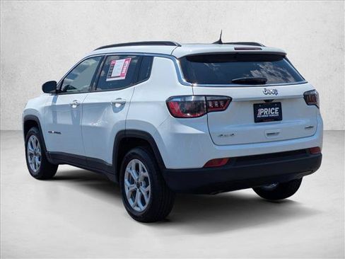 Used 2025 Jeep Compass Latitude AWD/4WD image 8