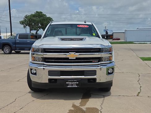 Used 2019 Chevrolet Silverado 2500 LTZ w/ Duramax Plus Package AWD/4WD image 2