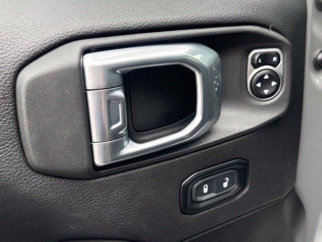 Used 2023 Jeep Gladiator Rubicon w/ Cold Weather Group AWD/4WD image 17