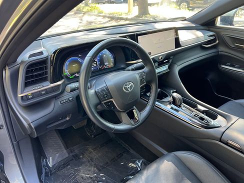 Used 2025 Toyota Crown XLE image 30