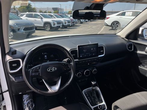 Used 2025 Hyundai Venue SEL FWD image 35