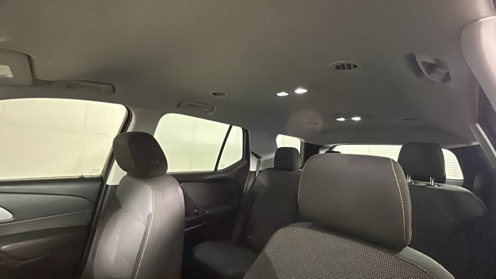 Used 2021 Chevrolet Traverse LT FWD image 15