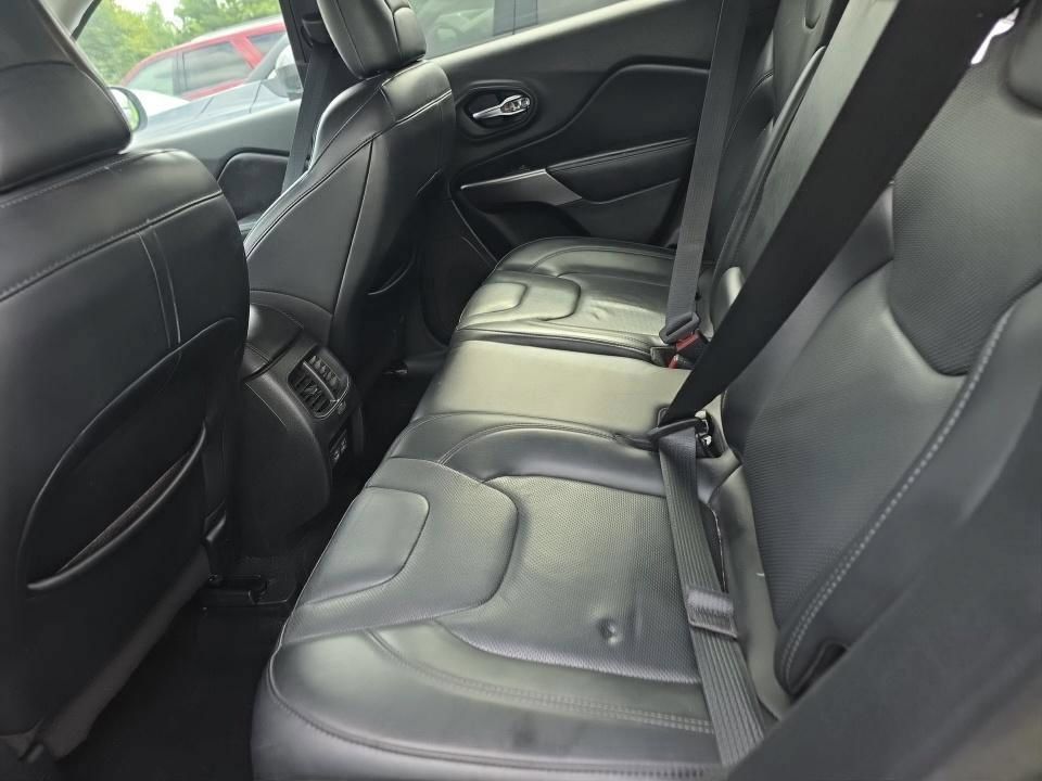 Used 2021 Jeep Cherokee Latitude Lux w/ Mopar Interior Package AWD/4WD image 6