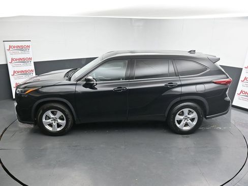 Used 2021 Toyota Highlander L image 30