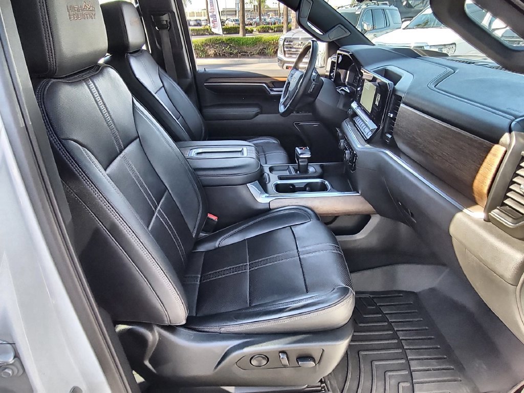 Certified 2022 Chevrolet Silverado 1500 High Country w/ Technology Package AWD/4WD image 28