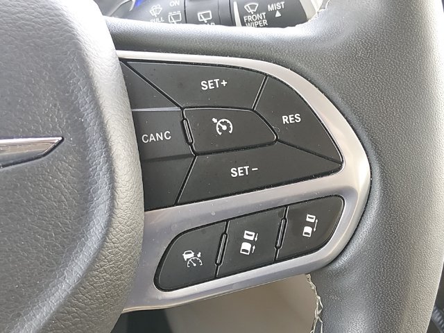 Used 2023 Chrysler Pacifica Touring-L FWD image 22