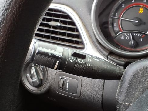 Used 2013 Dodge Journey SXT w/ Flexible Seating Group image 32