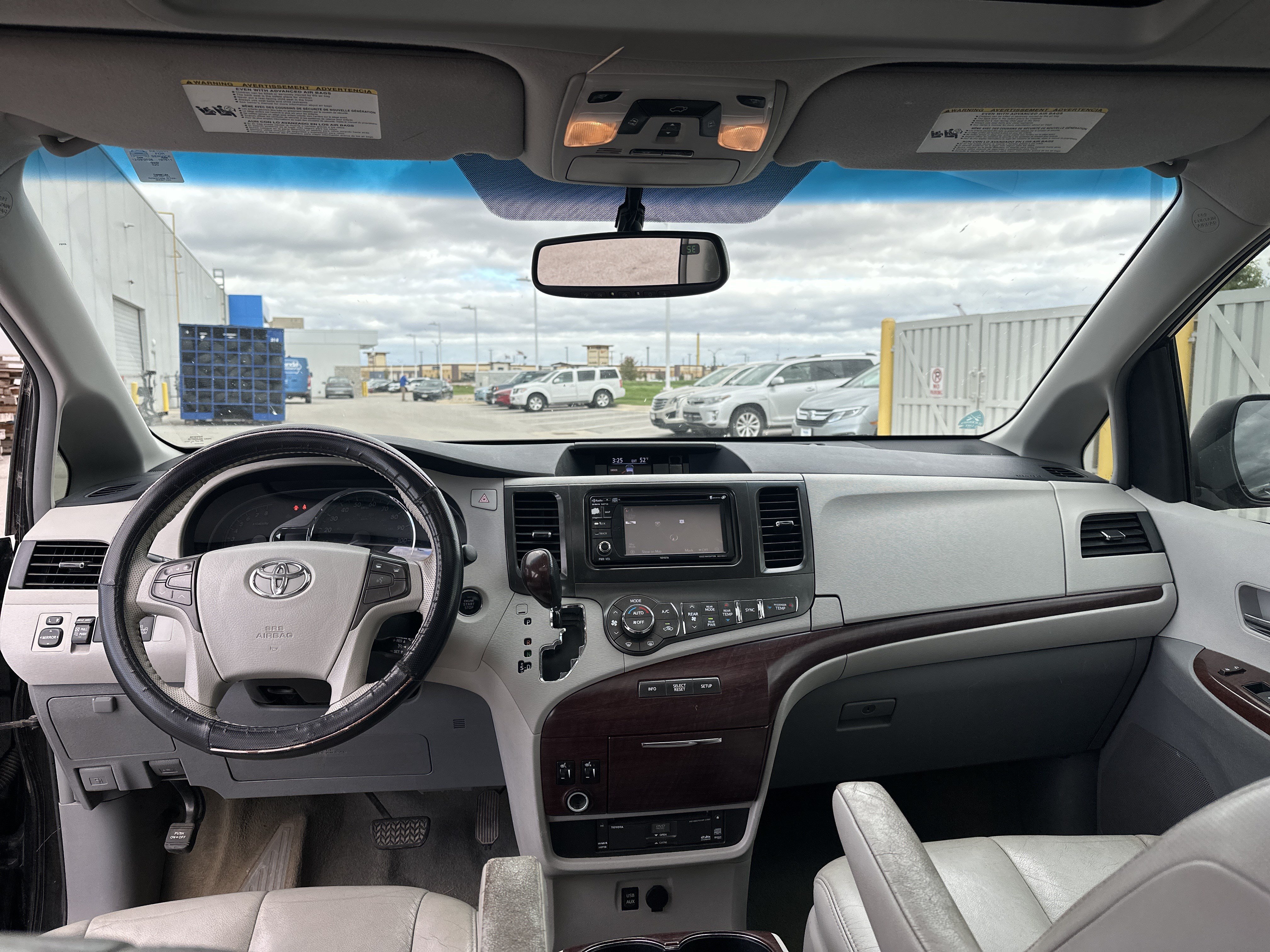 Used 2013 Toyota Sienna XLE w/ Entertainment Pkg FWD image 10