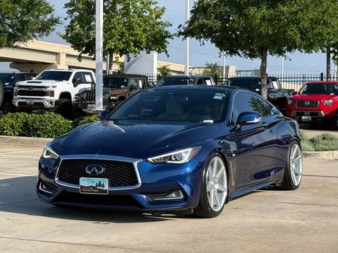 Used 2019 INFINITI Q60 3.0t Luxe w/ Essential Package RWD image 8