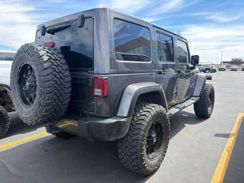 Used 2017 Jeep Wrangler Unlimited Sahara w/ Connectivity Group AWD/4WD image 2