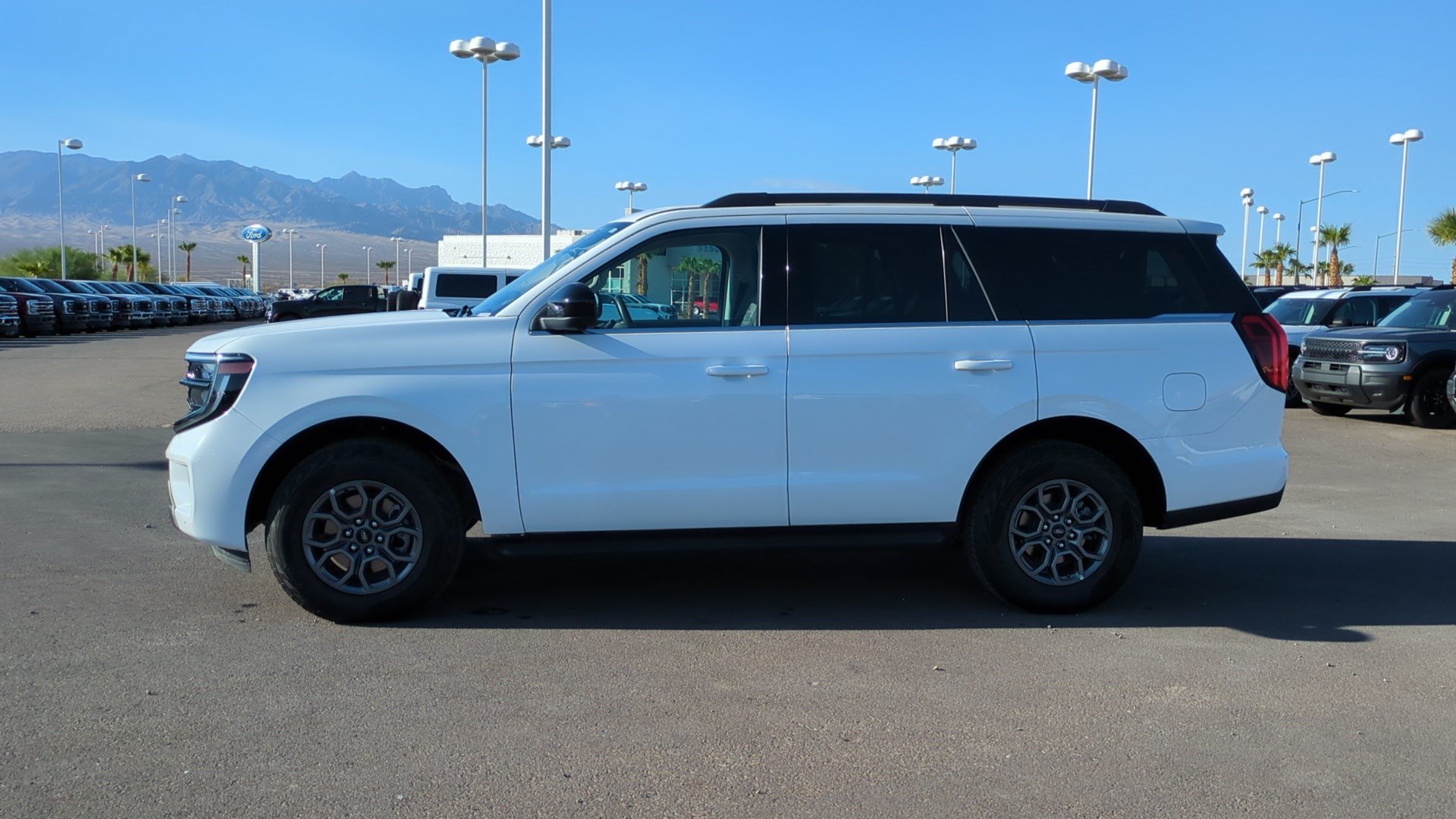 Used 2025 Ford Expedition Active AWD/4WD image 8