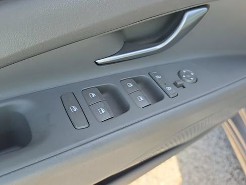 Used 2023 Hyundai Elantra SEL FWD image 18