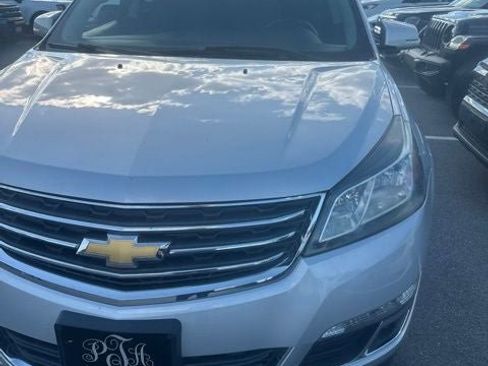 Used 2017 Chevrolet Traverse LT AWD/4WD image 2