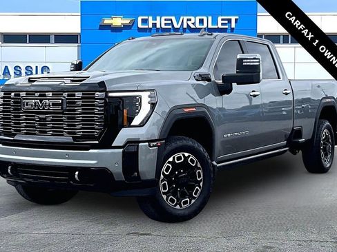 Used 2025 GMC Sierra 3500 Denali Ultimate AWD/4WD image 3