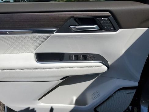 New 2026 GMC Acadia Denali w/ Super Cruise Package image 17