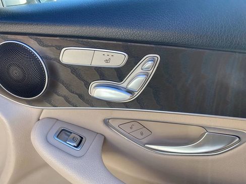 Used 2019 Mercedes-Benz GLC 300 4MATIC w/ Premium Package image 21